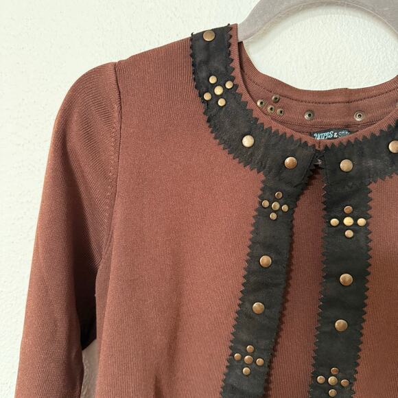 Yarns & Stitches Women's Brown Knit Studded Sweater Cardigan Size Small - Picture 4 of 13